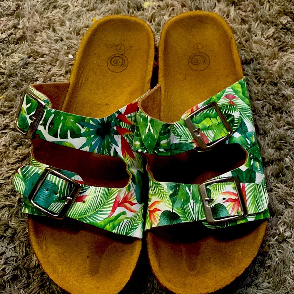 Women sandals size 7